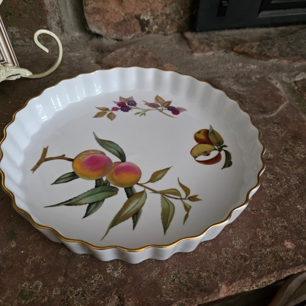 Royal Worcester Evesham Gold Fine Porcelain 9.5 Inch Fluted Quiche Tart Dish